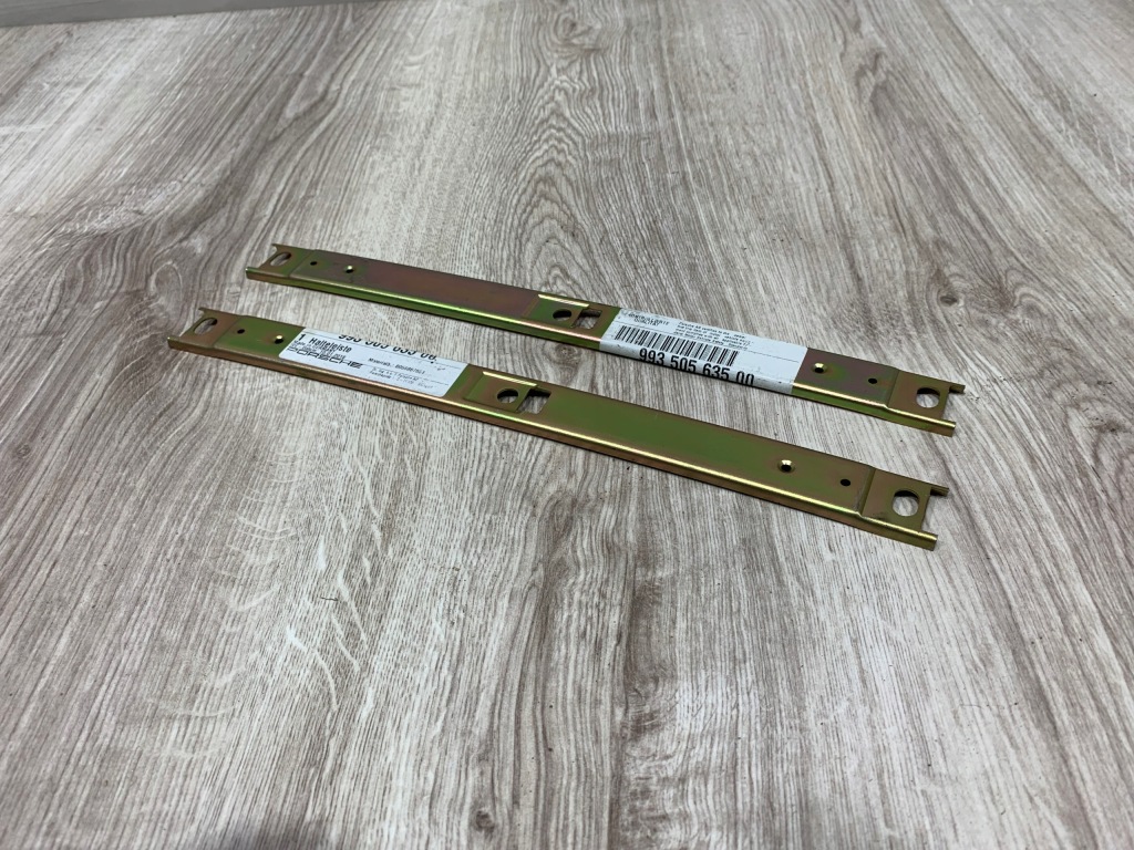 фото №1, Porsche 911 993 направляющая бампера задняя l=p