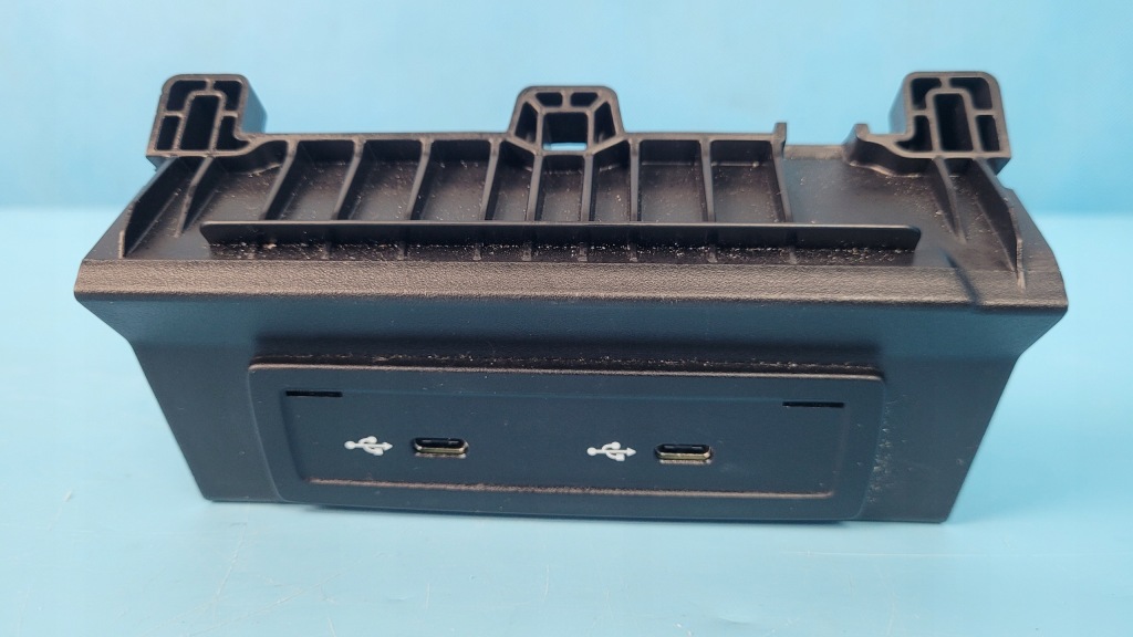 фото №9, Mercedes eqa 250 21r корпус роз'єм port usb a2478204002