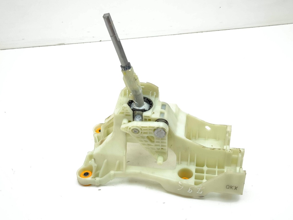 фото №8, Kia stonic 2022 домкрат переключения передач / верхний