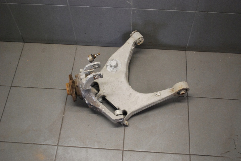 фото №1, Поворотный кулак рычаг ступица audi a8 d2 lift левый задняя