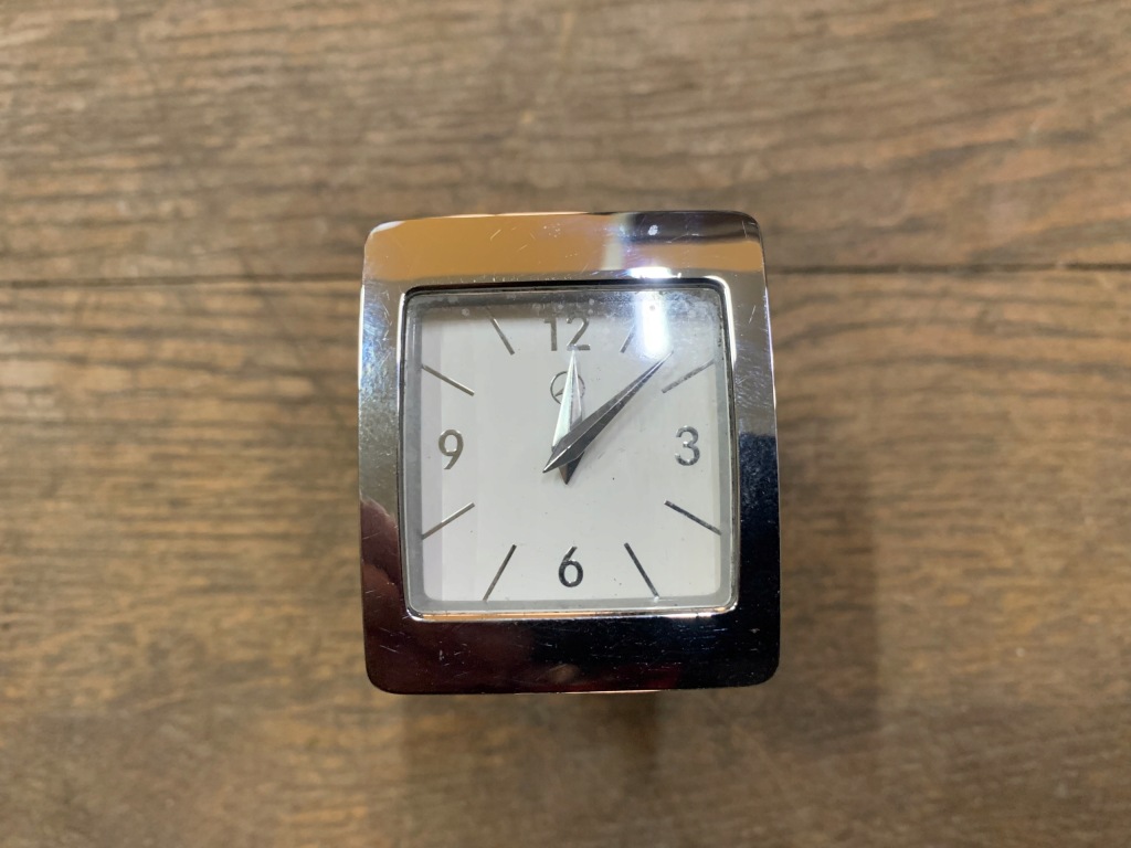 фото №1, Mercedes e w212 lift годинник консолі центральної