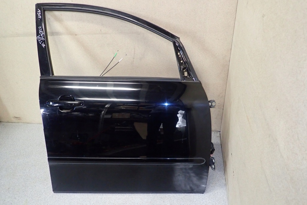 фото №1, Toyota avensis verso 01-09 дверь перед правое 202