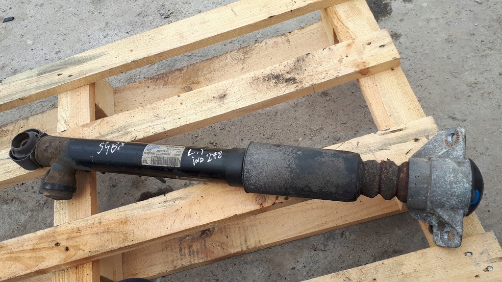 фото №1, S4 b8 a4 амортизатор правый задняя 8k0513026j