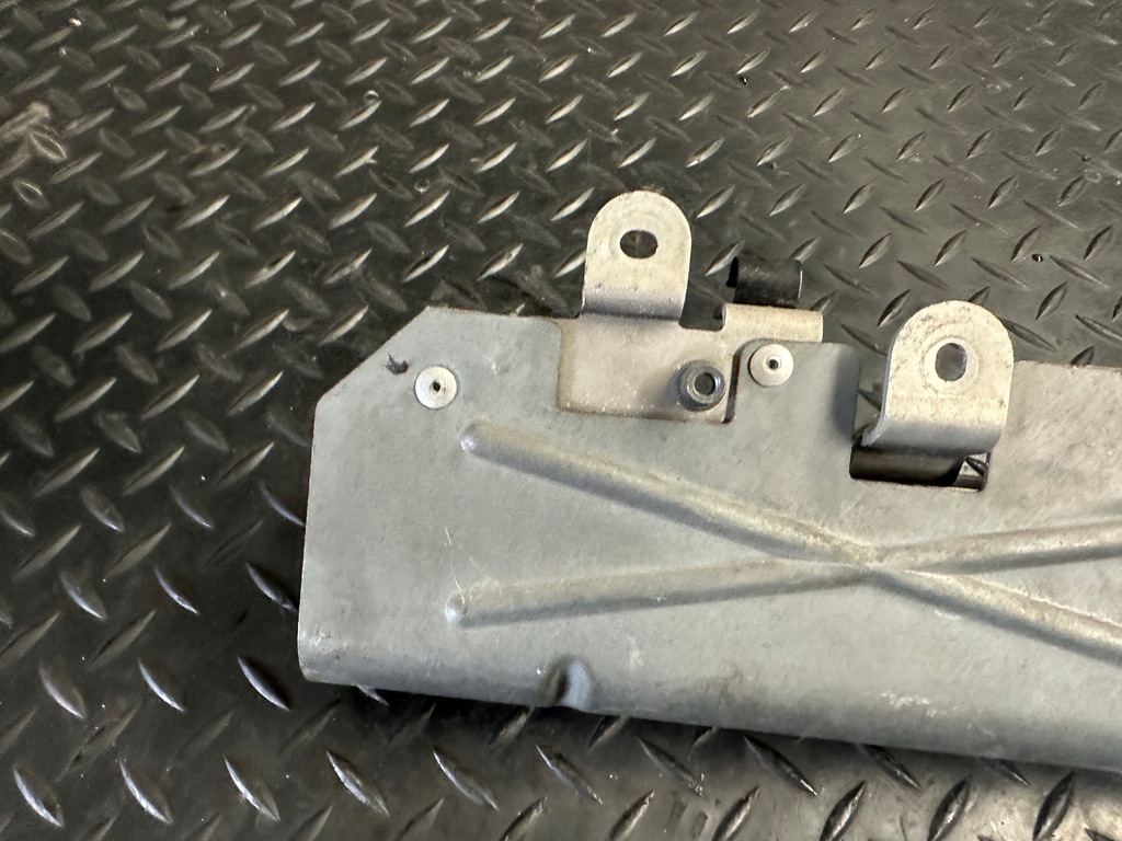 фото №6, Кронштейн колектор audi a8 d4 4.2 tdi cds 4h0131561c