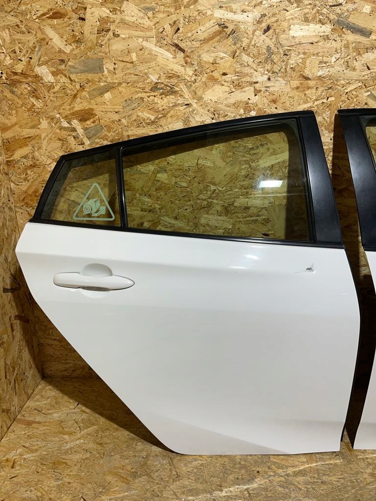 фото №6, Двері праве правий задня задні toyota prius 4 iv 040 демонтаж