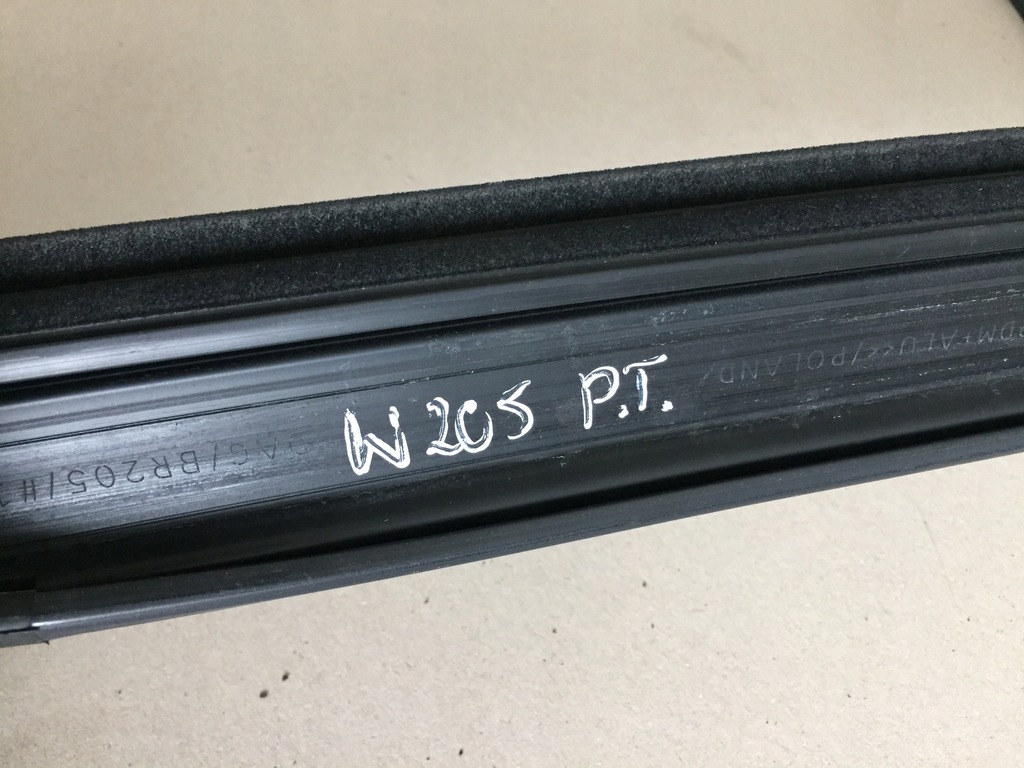 фото №3, Mercedes w205 молдинг прокладка двері права задня