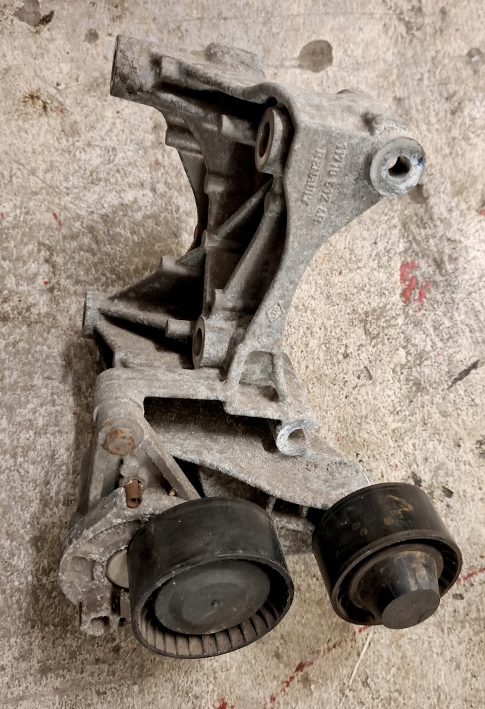 фото №1, Кронштейн кронштейн кронштейн двигателя 117105124r renault talisman 1.6 dci