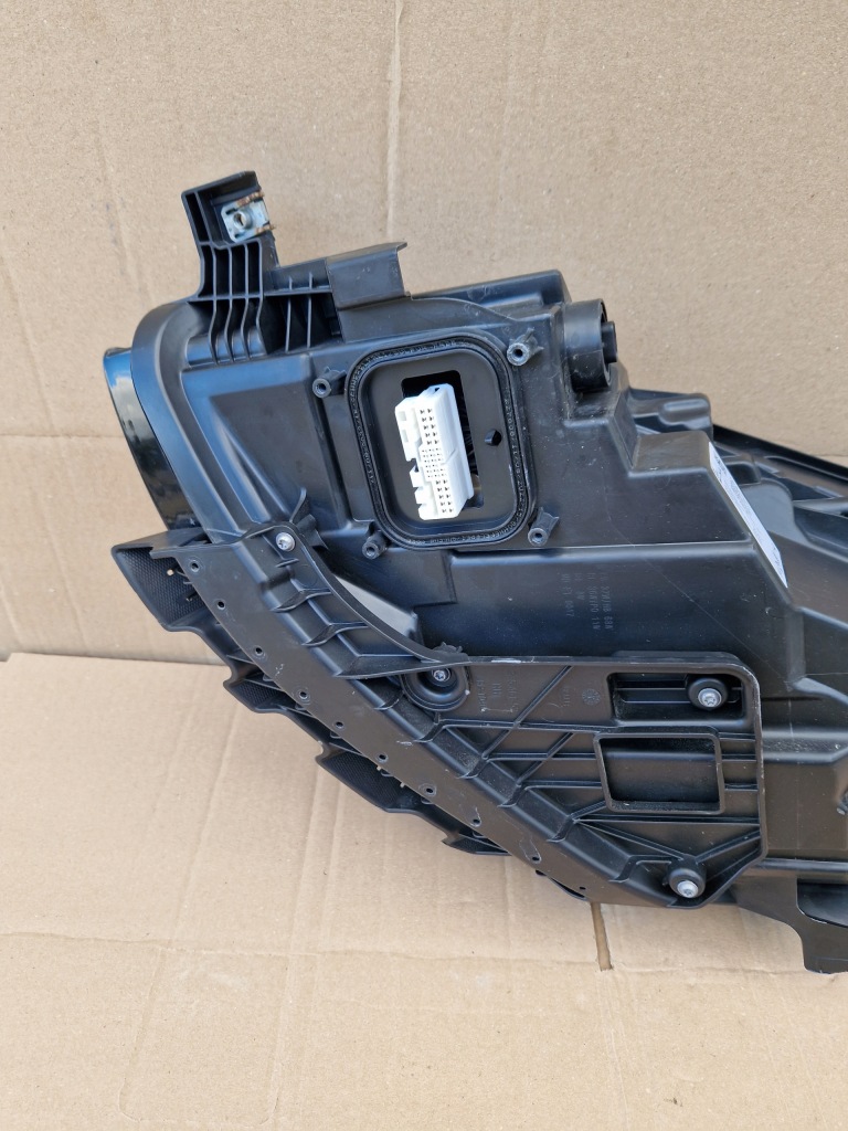 Tesla model 3 y рестайлінг  20- фара перед правий full led європа  151495300d Ціна