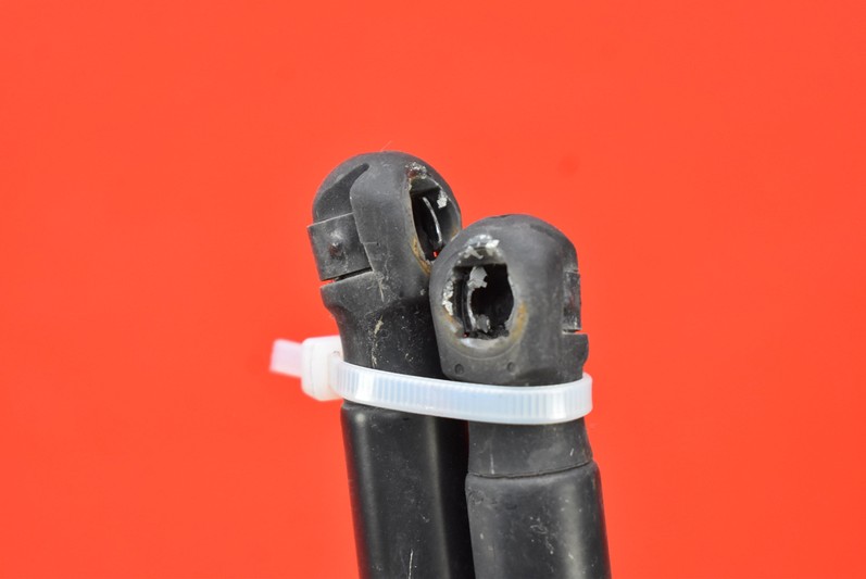 фото №6, Привід амортизатори кришки 51247148902 mini cooper one r56 06-10