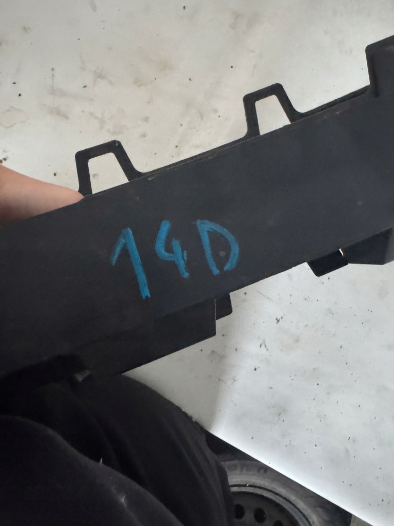 Renault trafic iii vivaro b 14r - абсорбер усилитель бампера 620905080r Киев