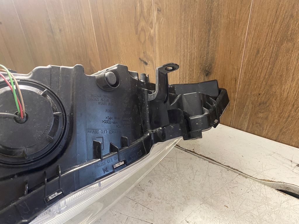 фото №12, Nissan leaf i лампа права led 26010-3nl5a eu