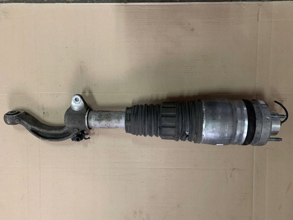 Амортизатор пневматичний перед сторона права maserati levante 6700374360 Київ