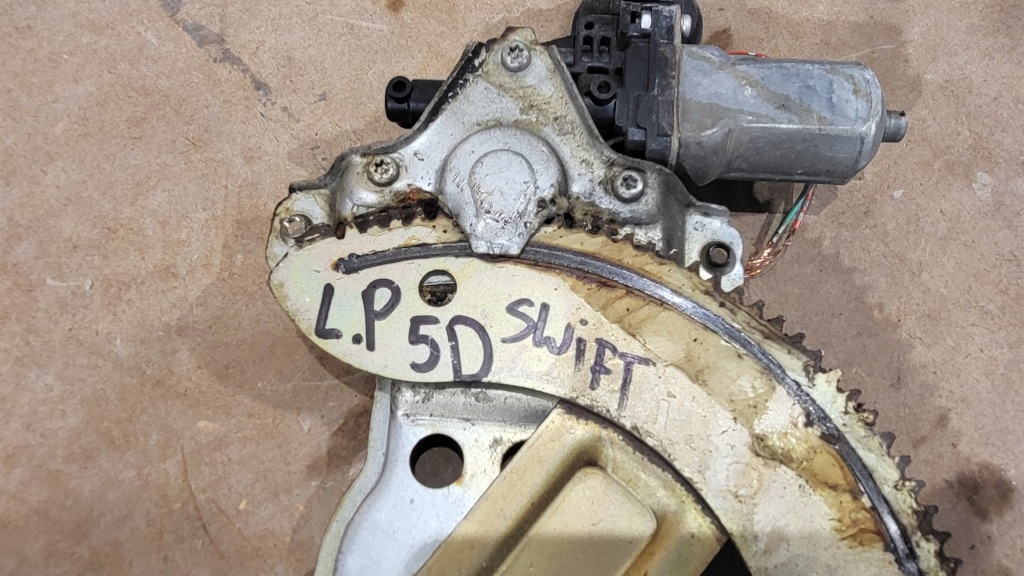 фото №3, Подъемник стекло левый перед swift mk6 05- eu 5d