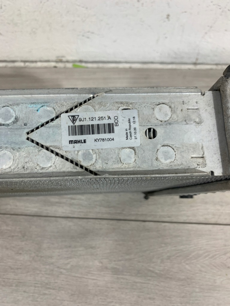 Porsche оригинальный номер 9j1121251a радиатор воды Киев