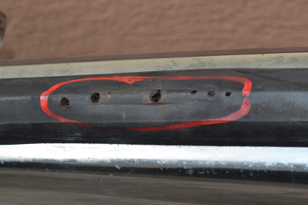 Mercedes w114 бампер перед передній хром Недорого