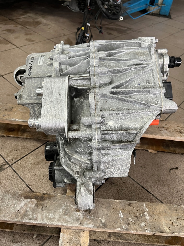 Tesla model y 20- awd long range двигатель электрический перед 3de 27 tyś! Доставка