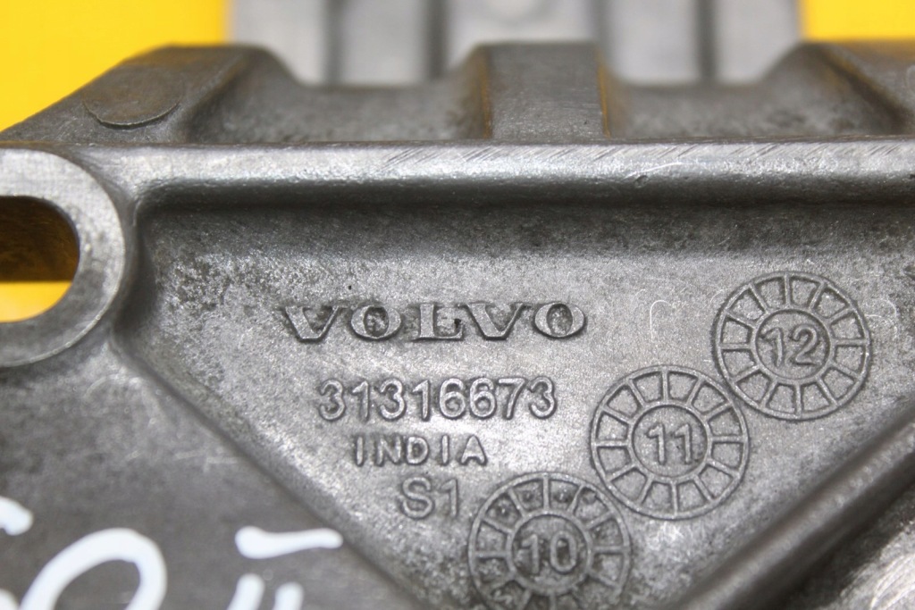 Кронштейн основа генератора volvo s-60 2 2.0 d d5204t 31316673 Зі Шроту