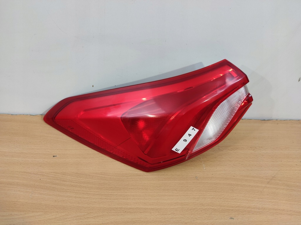 фото №1, Focus iv mk4 4 sedan левая лампа задняя led w крыло