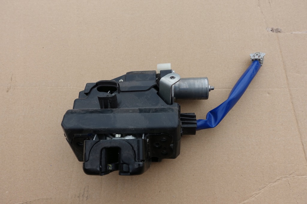 фото №1, Toyota rav4 v rav-4 v замок задний крышки электрический с доводчик