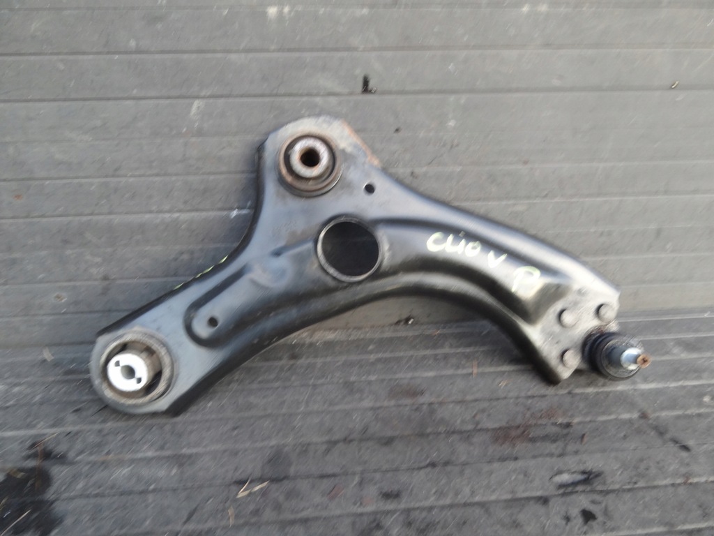 фото №1, Renault clio v 2021 1,0 tce рычаг передний правый оригинал