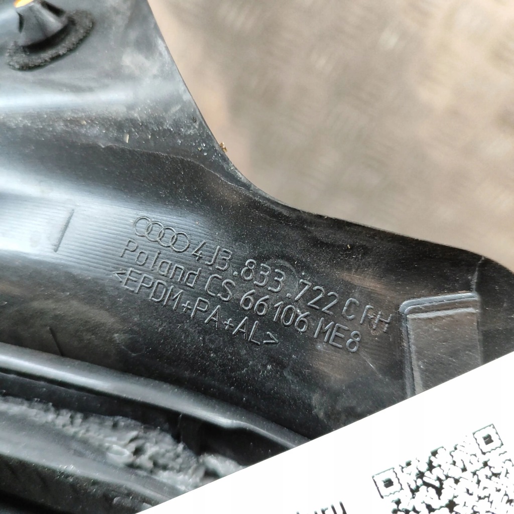 фото №6, Audi e-tron gt 2022 правая сторона резиновый прокладка дверь задних