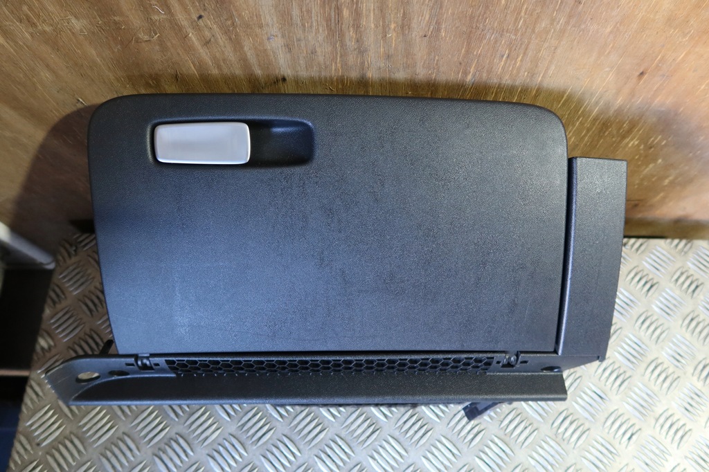 фото №1, Бардачок пассажира audi a18x 8x1857035b