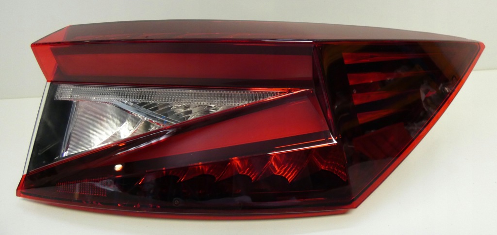 фото №1, Skoda enyaq 5la945208a лампа задняя правая задняя led