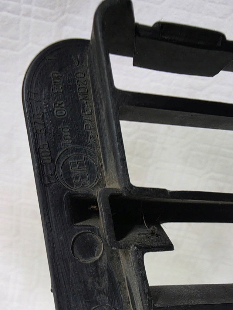 Решітка середня бампера перед jumpy 2 scudo 2 expert 2 1400587677 Зі Шроту