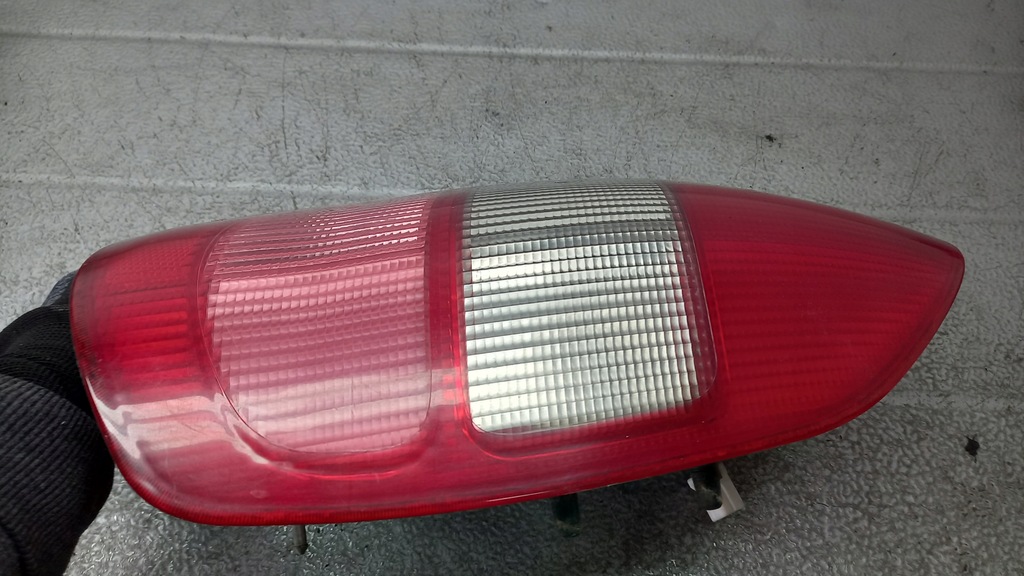 фото №3, Лампа права задня mitsubishi space star 1.9did 01r