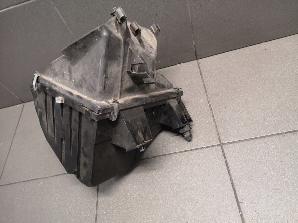 фото №5, Корпус фільтра повітря audi a6 c5 2.4 078133837j