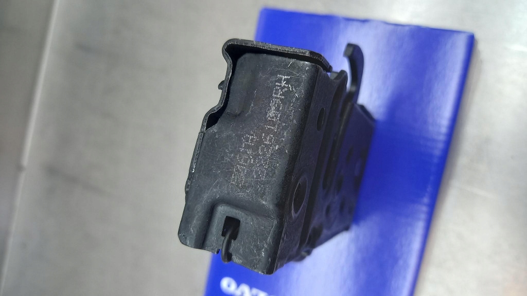 фото №5, Замок крепление капот правый volvo xc60 ii xc90 ii v60 ii s60 32226109 новый