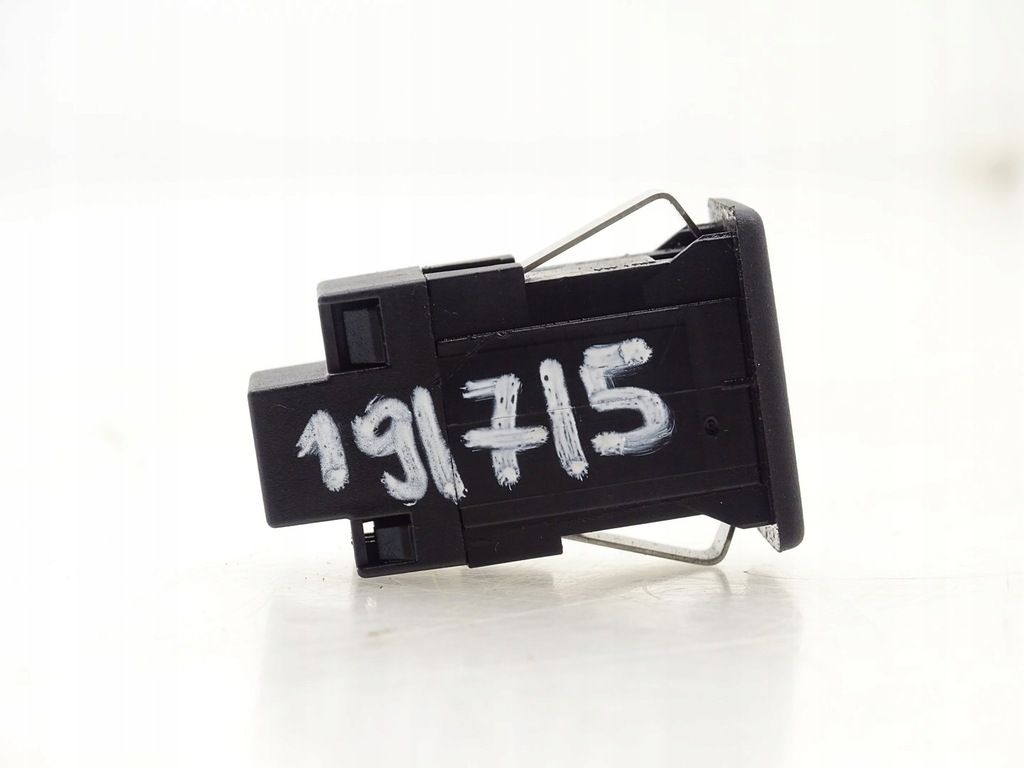 фото №14, Роз'єм вхід вихід port aux-in vw passat b7