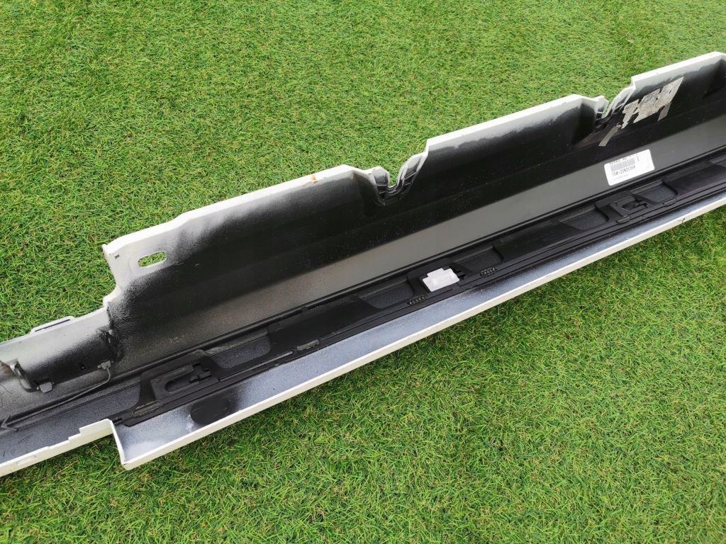 Купить Mercedes c klasa 205 купе amg молдинг порог левая