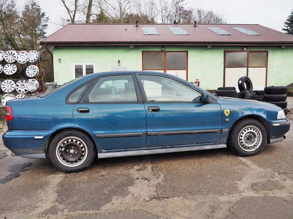 фото №1, Volvo s40 v40 95-03 стекло дверь правый перед