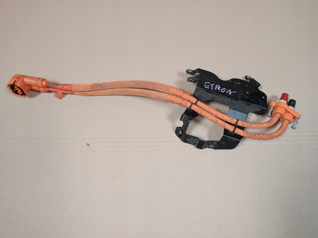 фото №1, Шланг зарядки audi e-tron 4ke971502b