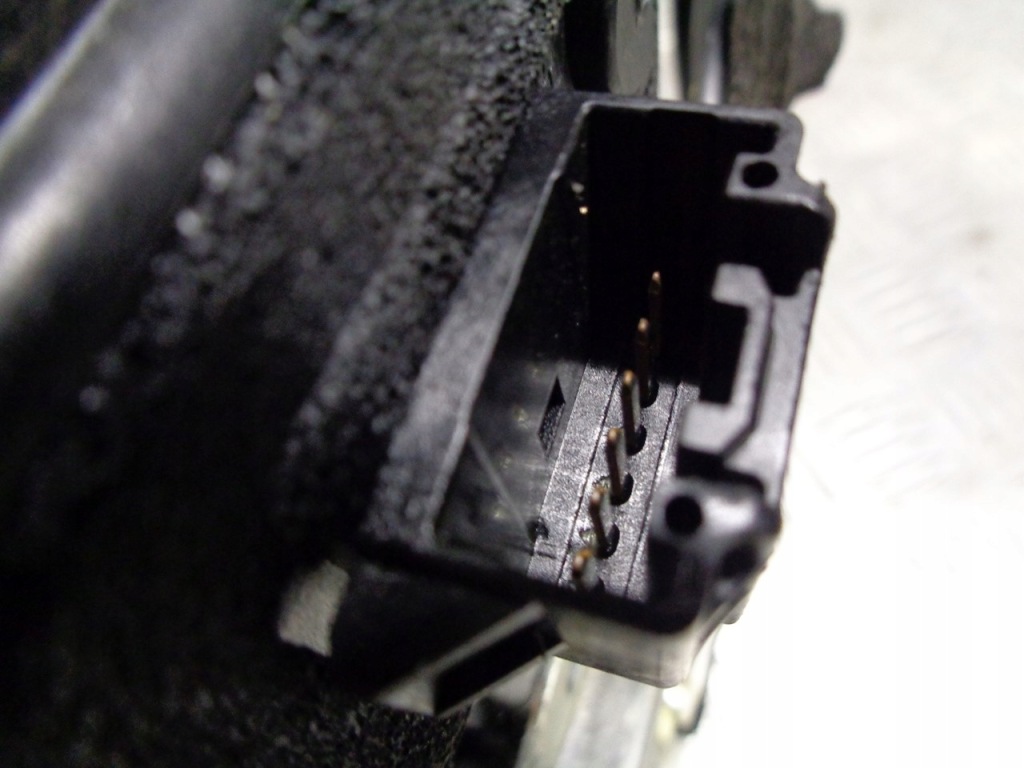 фото №2, Замок двері правий задня mazda 2 dy 6pin