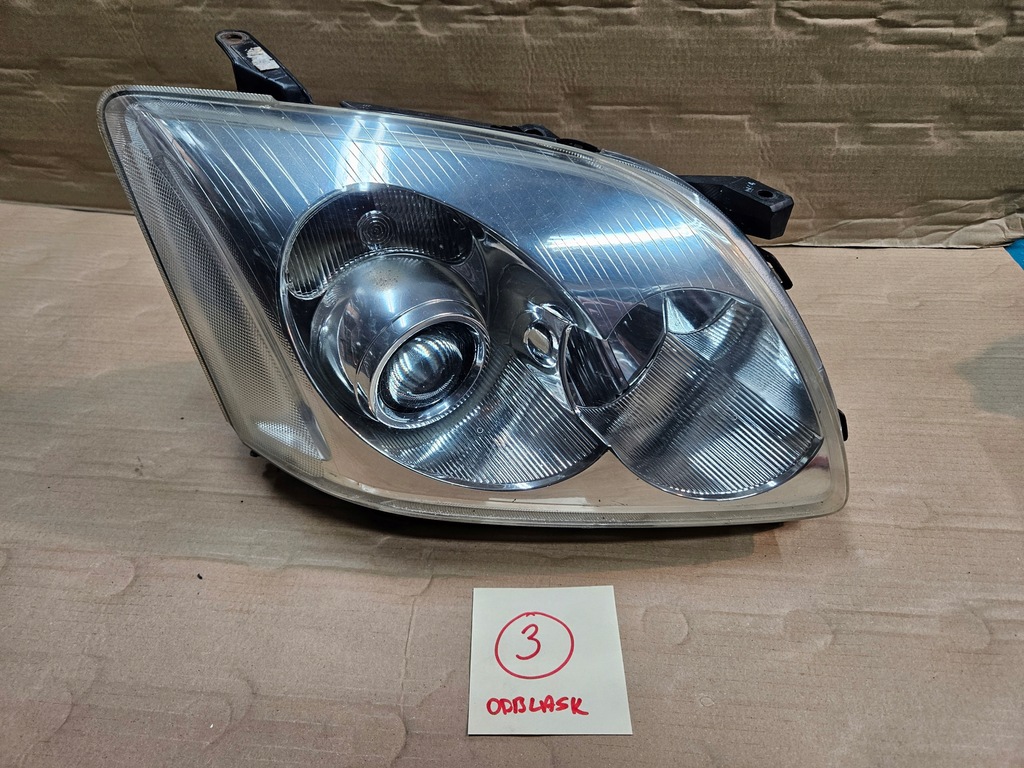 фото №1, Toyota avensis t25 03-06 лампа перед правий