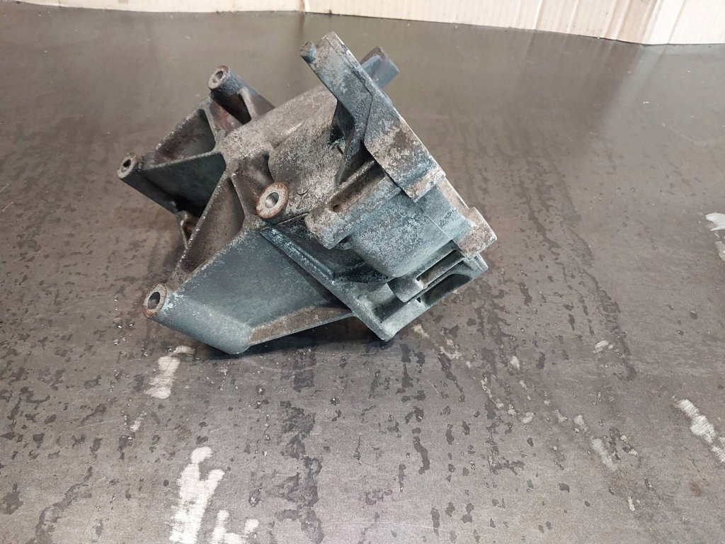 Кронштейн / кронштейн генератора bmw 3 e46 318i m43b19 194e1 1247646 1231247646 Цена