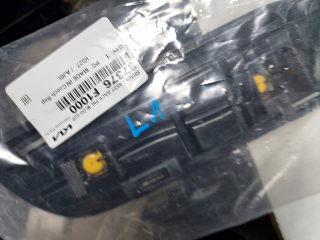 фото №6, Kia sportage кронштейн направляющая накладка багажника 87376f1000