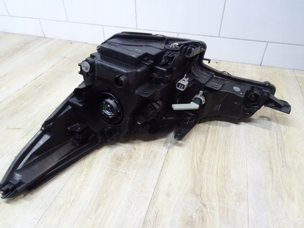 Купить Фара правый  перед toyota avensis t27 led 05-36 y57