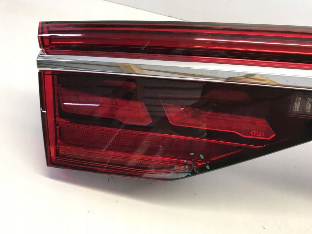 фото №7, Audi a8 d5 лампа задня середня накладка 4n0945095s