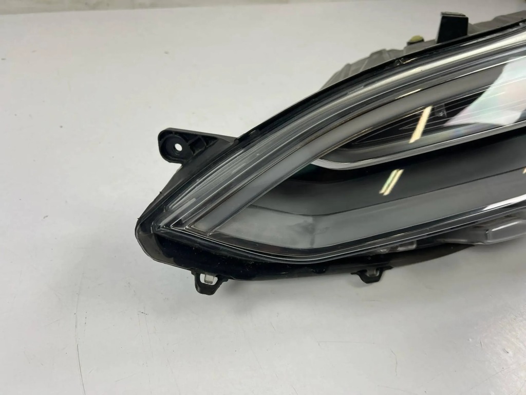 Tesla model s рестайлінг  16-21 фара full led ліва перед Зі Шроту