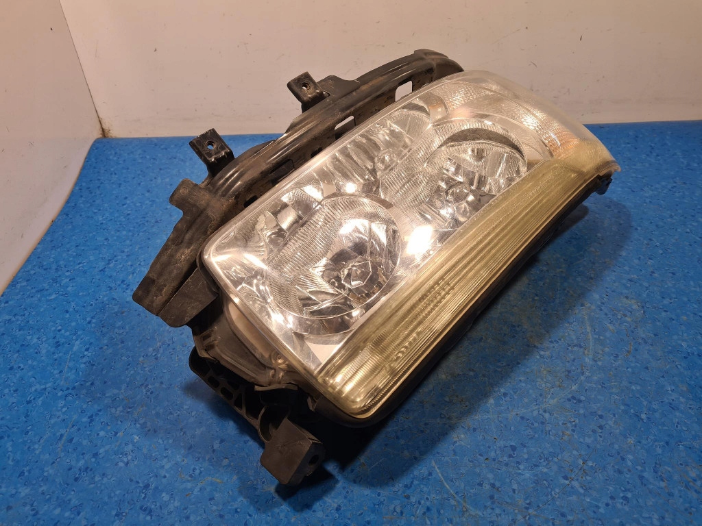 Subaru forester 2 рестайлінг  фара правий в Україні