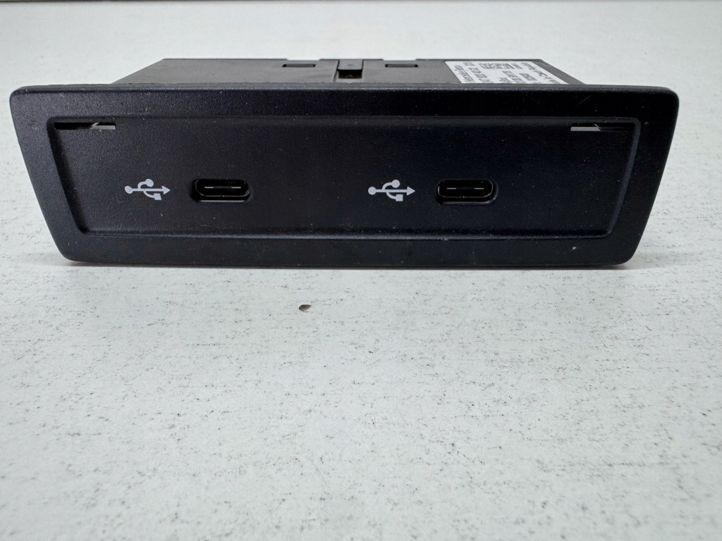 фото №1, Вход разъём usb a2478204002 mercedes