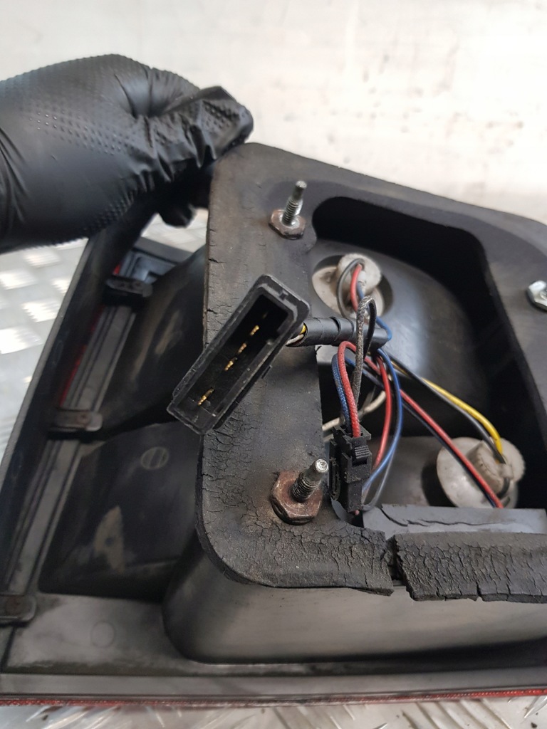 Фара ліва задній audi a6 c5 універсал 04r- led європа Оригінал