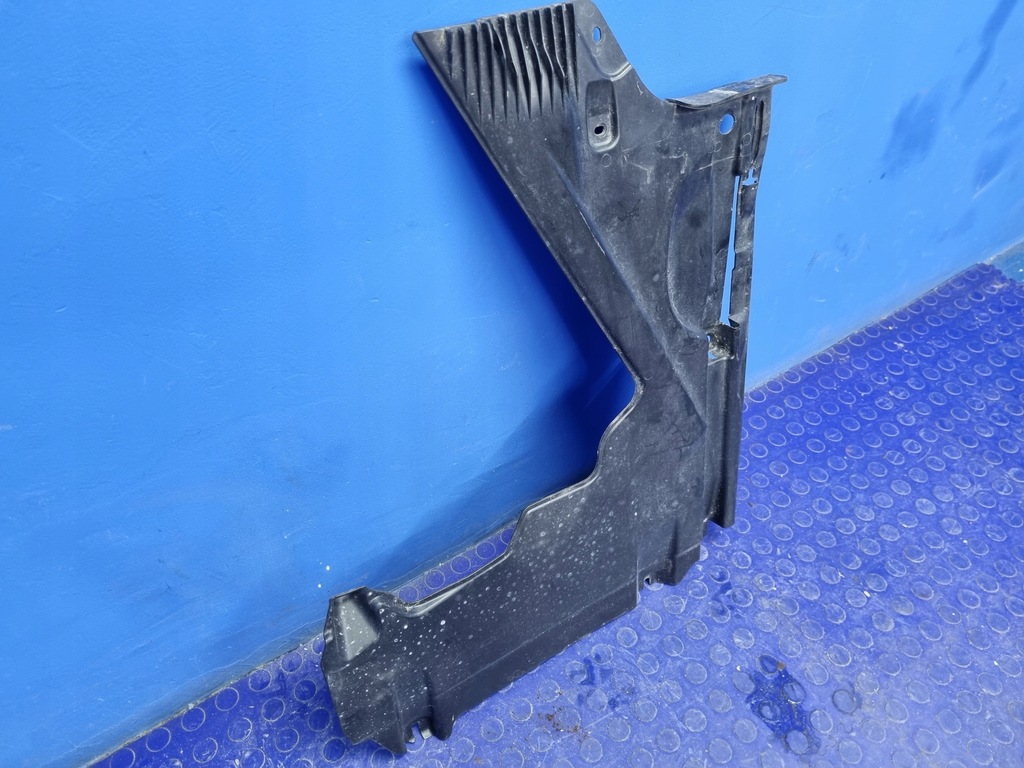 фото №7, Audi a4 b9 правая нижняя задняя защита подвеска оригинал 8w0825216e