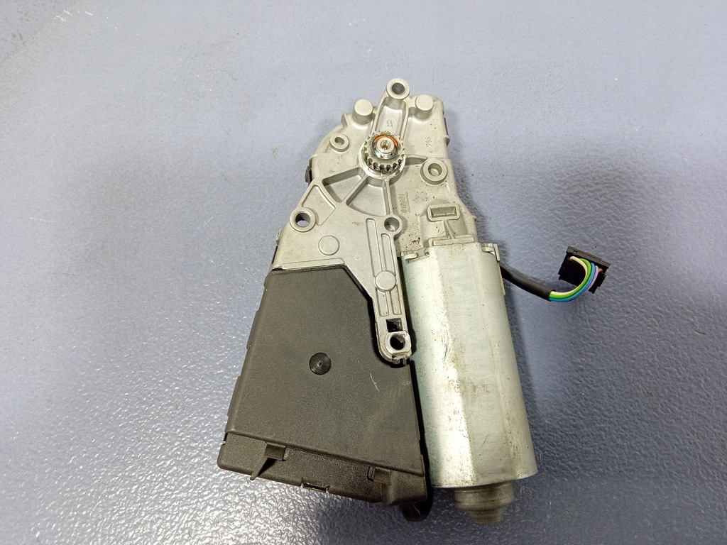 фото №7, Vw polo iv 9n моторчик люк 6n0959591b