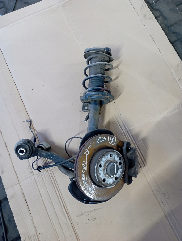 фото №1, Mercedes w204 c klasa поворотный кулак перед левая передняя