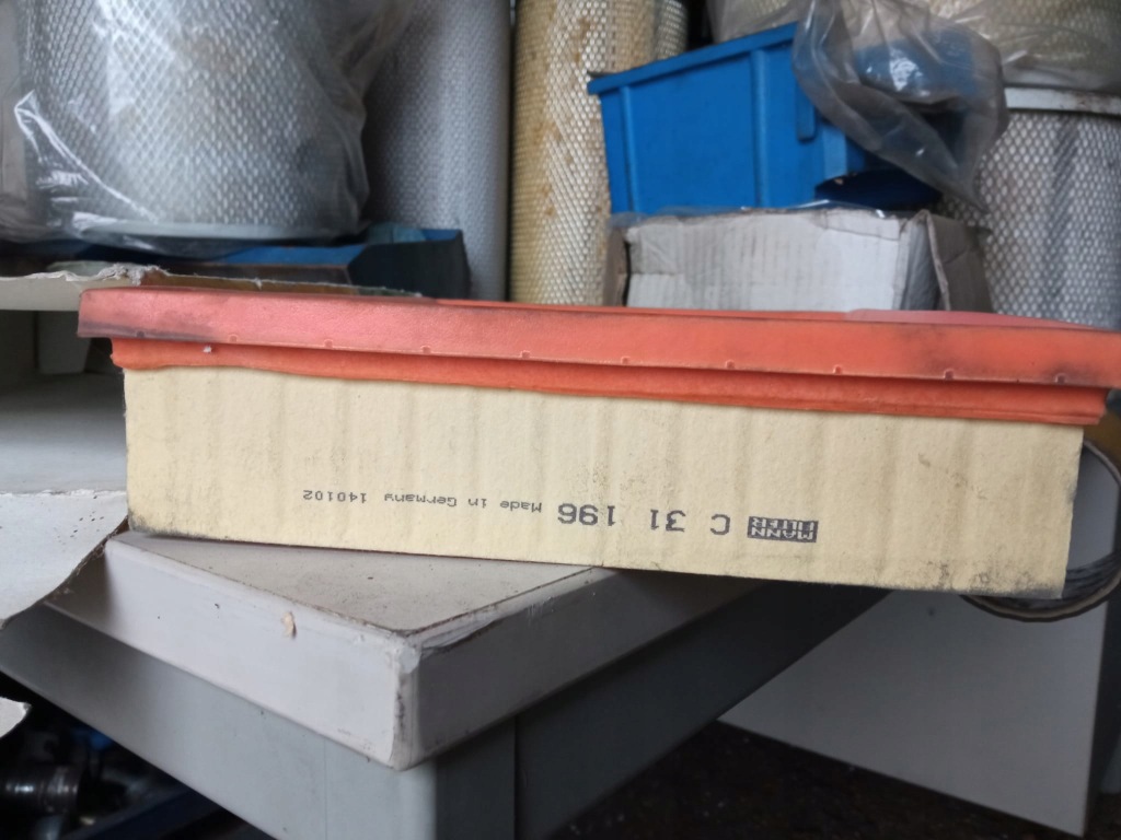 Купити Mann-filter c 31 196 фільтр повітря