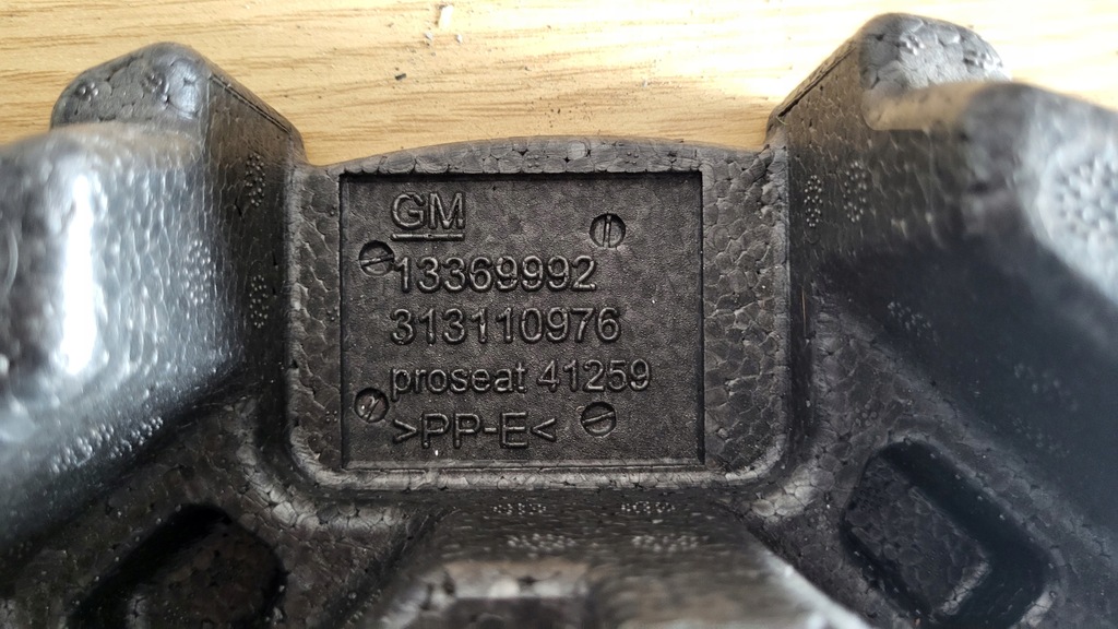 фото №7, Opel astra k astra 5 набор ремонтный колеса домкрат ключ болт инструменты